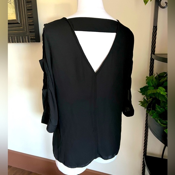 Flowing Black Blouse - Picture 2 of 8